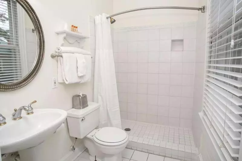 בית מלון כפרי Coombs Inn & Suites