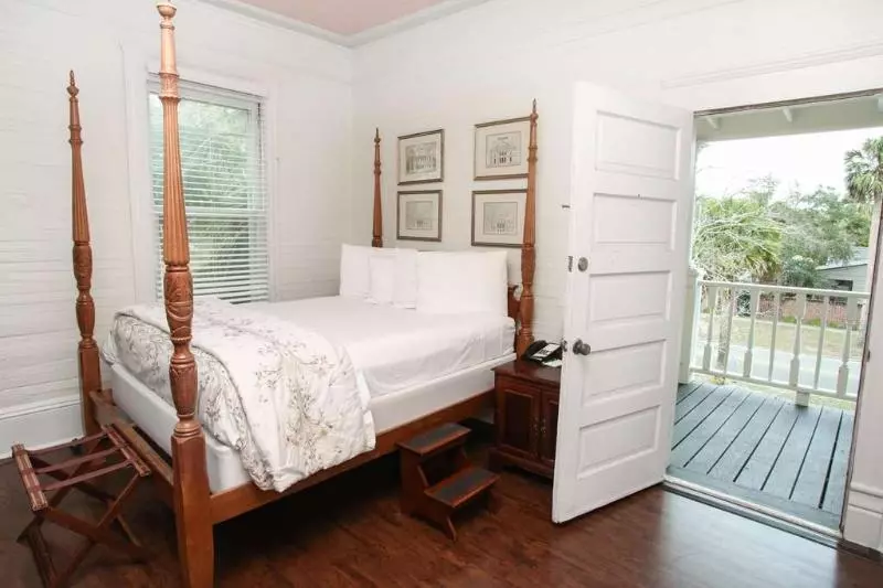 בית מלון כפרי Coombs Inn & Suites