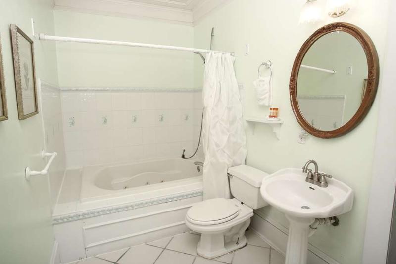 فندق Coombs Inn & Suites