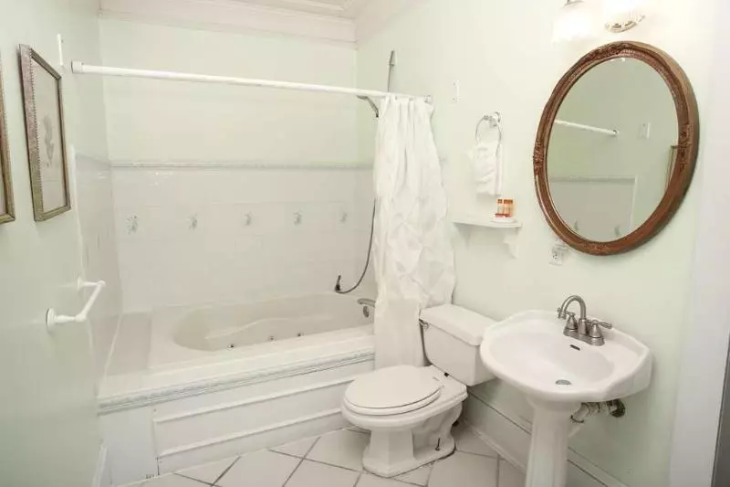 בית מלון כפרי Coombs Inn & Suites