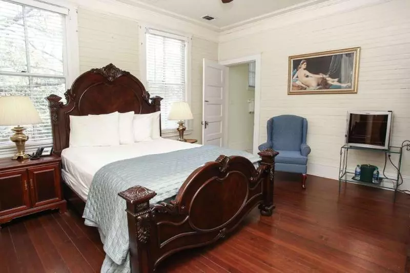 בית מלון כפרי Coombs Inn & Suites