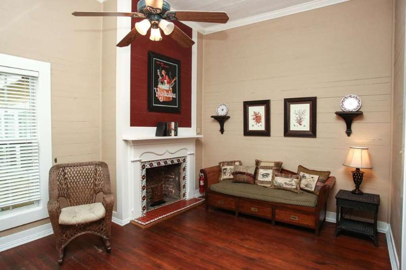 فندق Coombs Inn & Suites