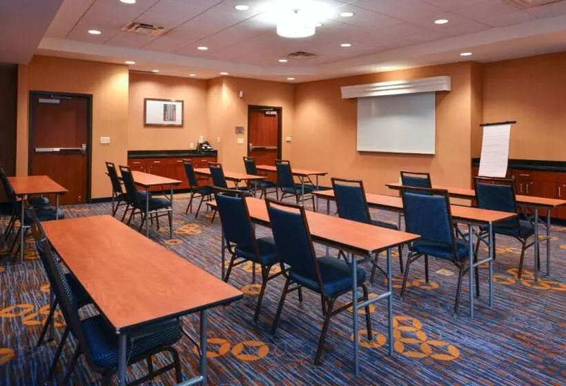 ホテル Courtyard Pittsburgh Monroeville
