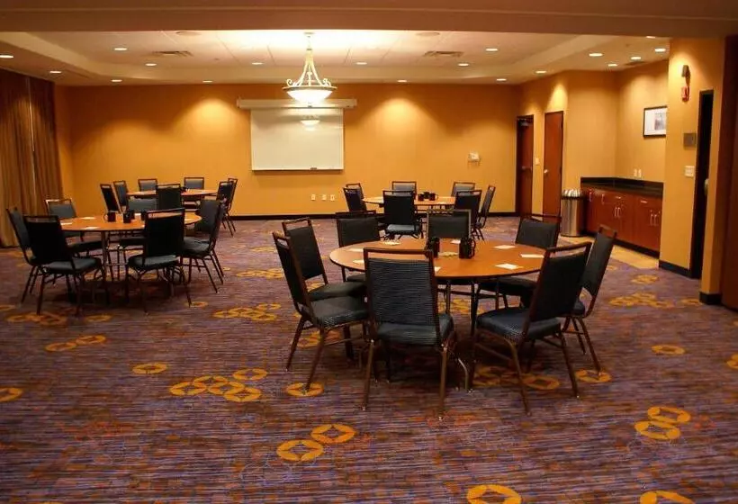 ホテル Courtyard Pittsburgh Monroeville