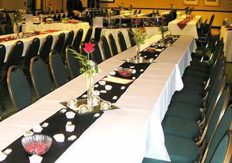 فندق Courtyard Salina