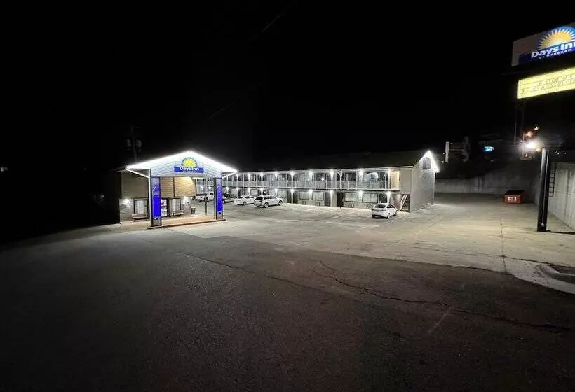 호텔 Days Inn By Wyndham Branson Near Theatre District