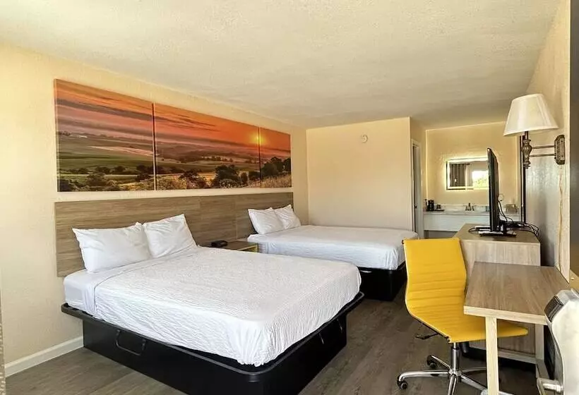 호텔 Days Inn By Wyndham Branson Near Theatre District