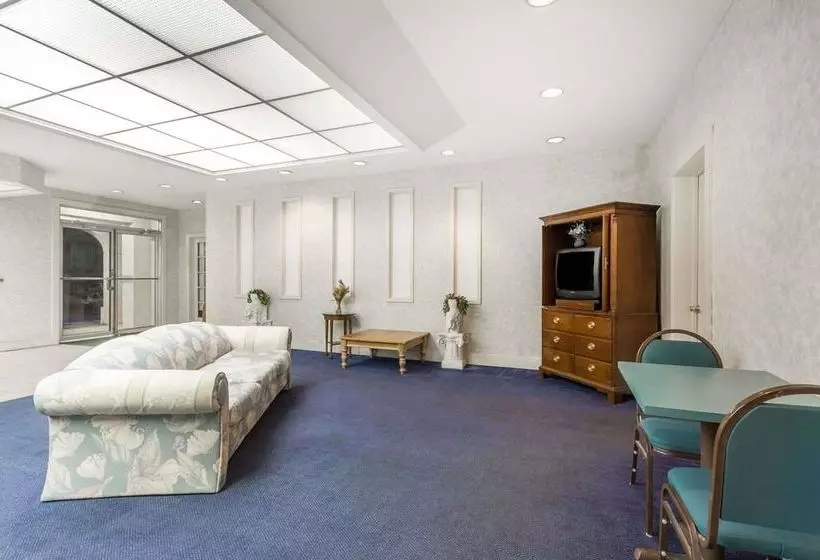 בית מלון כפרי Palmetto Inn by Magnuson Worldwide