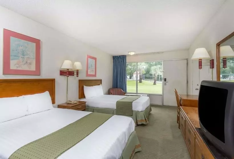 בית מלון כפרי Palmetto Inn by Magnuson Worldwide