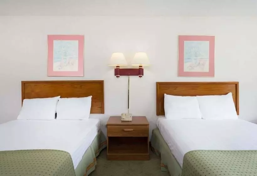 בית מלון כפרי Palmetto Inn by Magnuson Worldwide