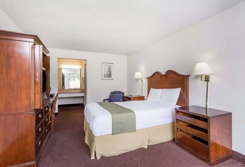 בית מלון כפרי Palmetto Inn by Magnuson Worldwide