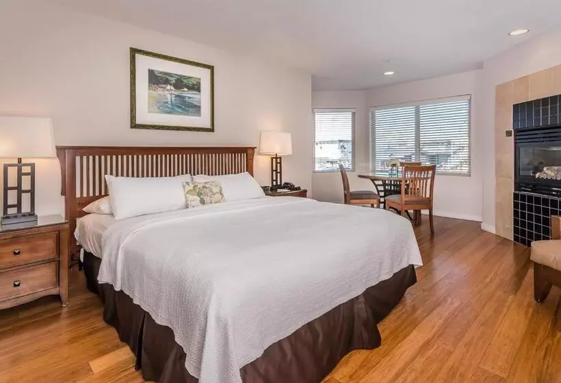 酒店 Little Sur Inn