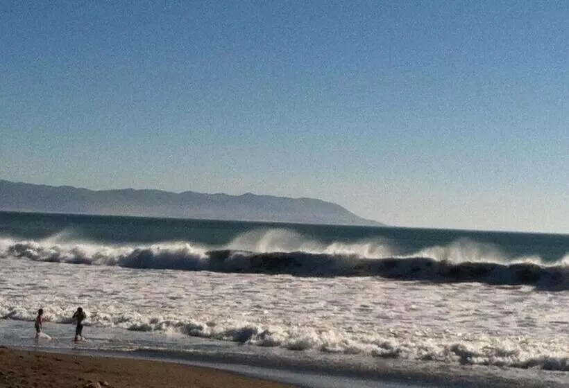 酒店 Little Sur Inn