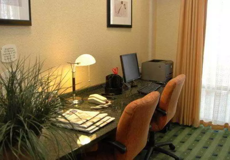 Hotel Springhill Suites By Marriott Grand Rapids Airport Southeast