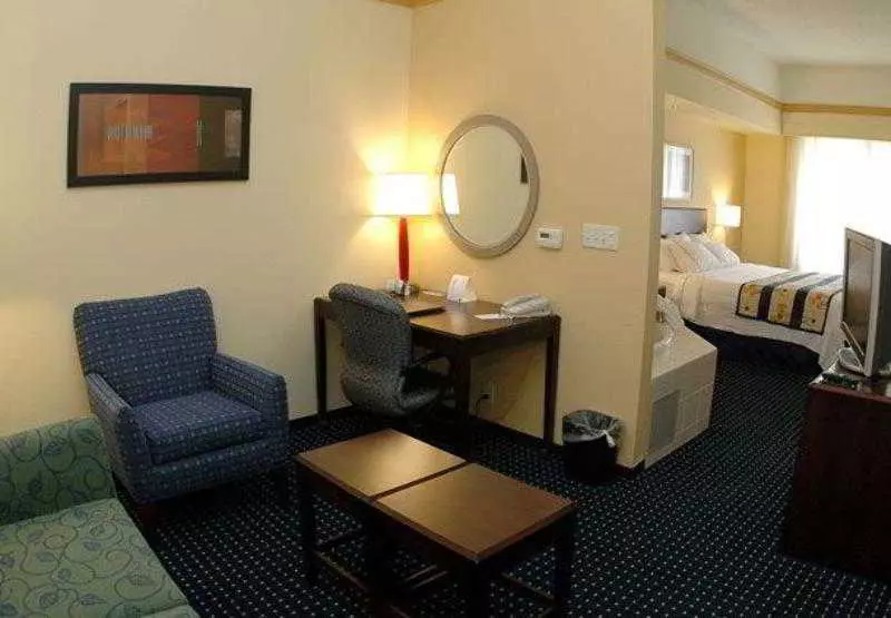 Hotel Springhill Suites By Marriott Grand Rapids Airport Southeast