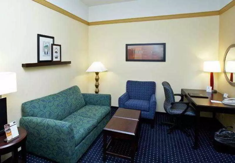 Hotel Springhill Suites By Marriott Grand Rapids Airport Southeast
