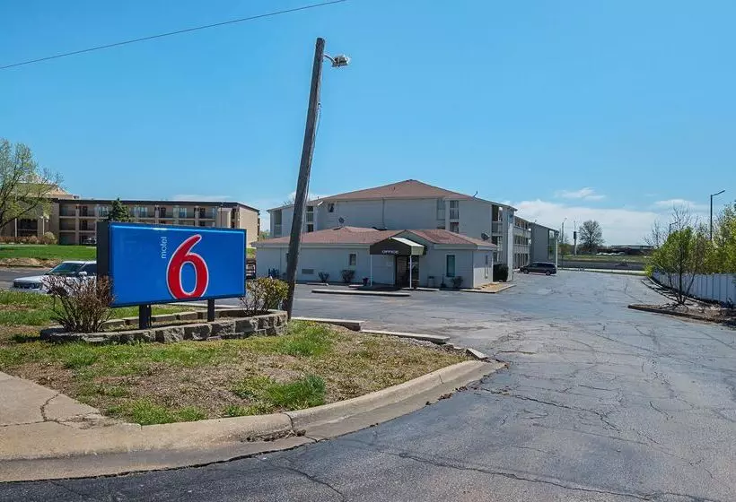 Motel 6blue Springs, Mo