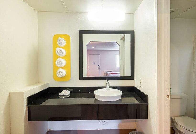 Motel 6blue Springs, Mo