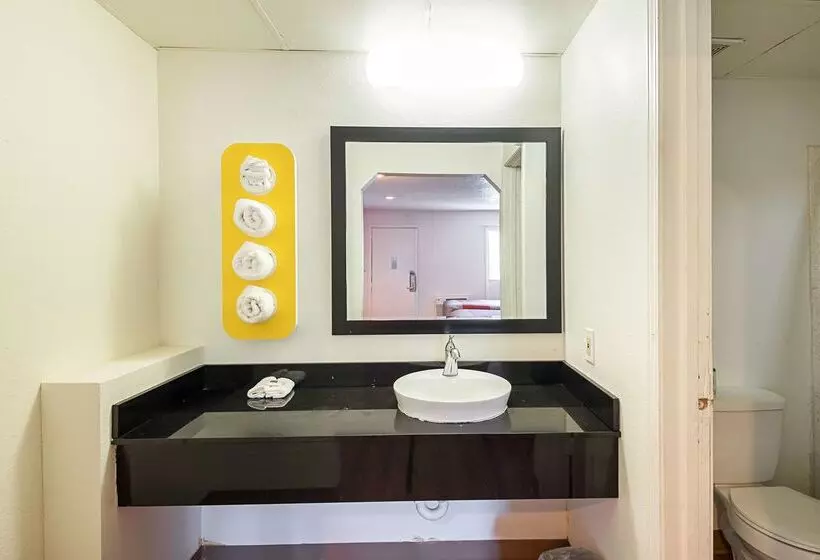 Motel 6blue Springs, Mo