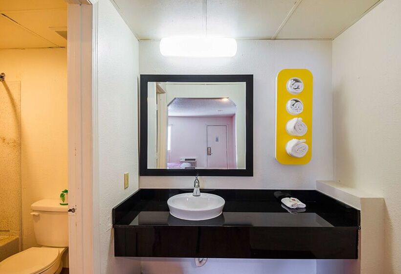 Motel 6blue Springs, Mo