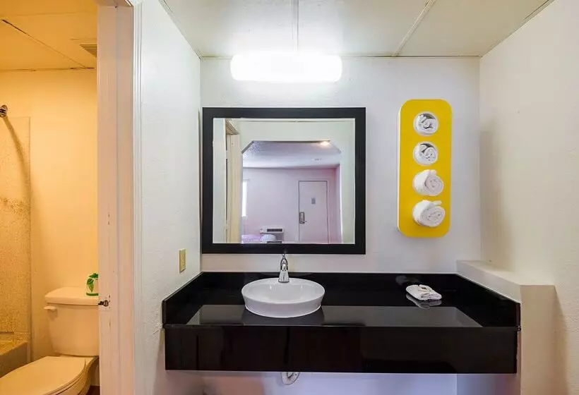 Motel 6blue Springs, Mo