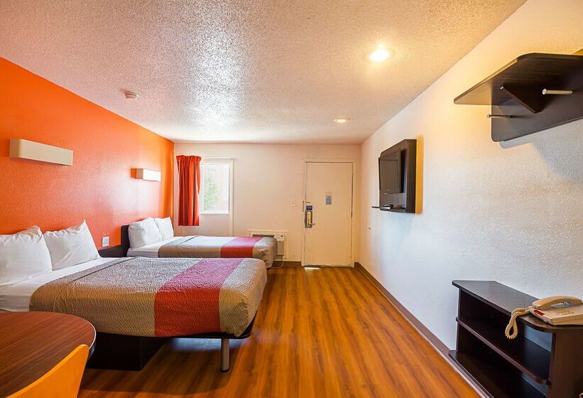 Motel 6blue Springs, Mo