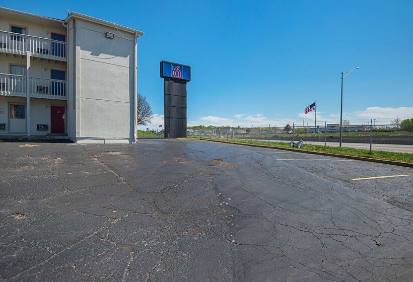 Motel 6blue Springs, Mo