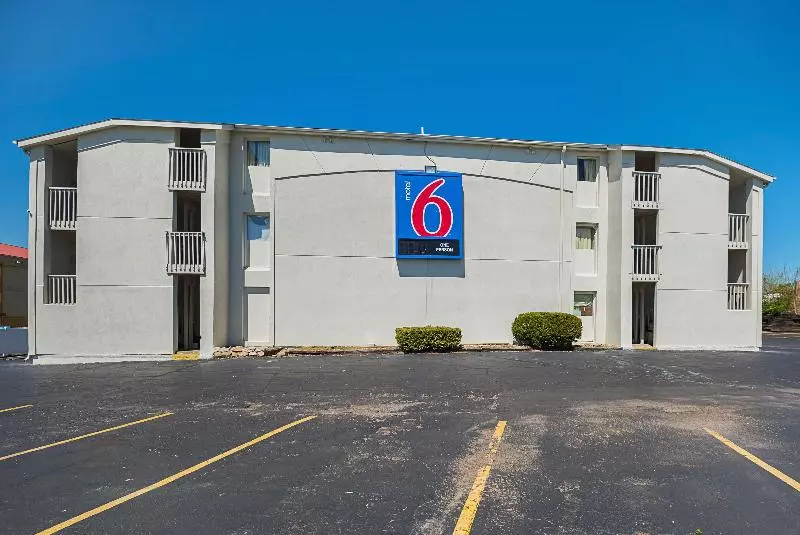 Motel 6blue Springs, Mo