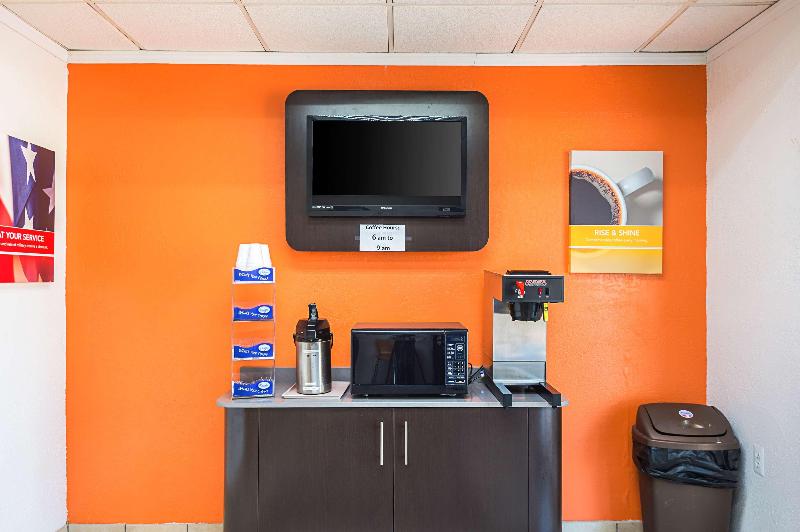 Motel 6blue Springs, Mo