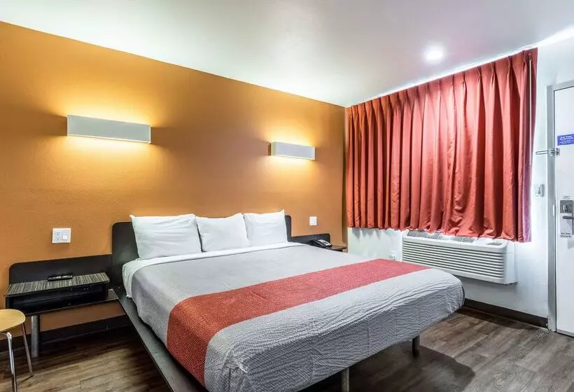 Motel 6oceanside, Ca, Marina