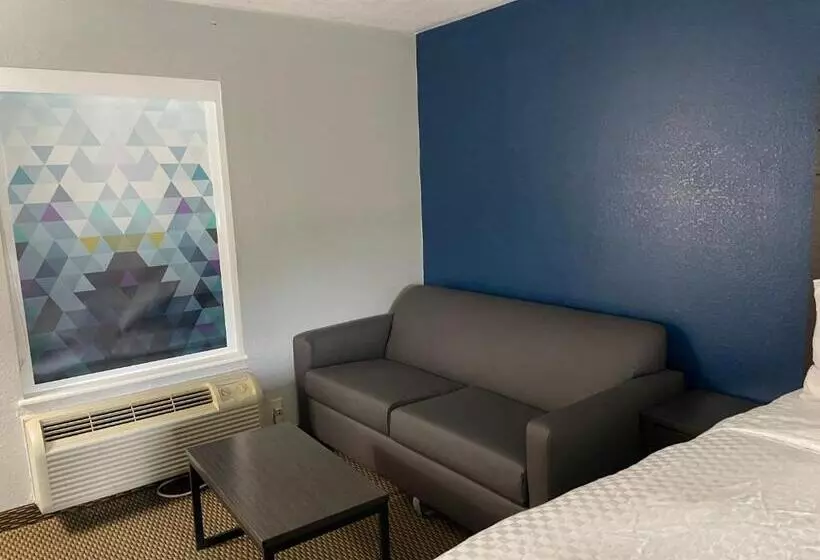 モーテル Clairmont Inn & Suites   Warren