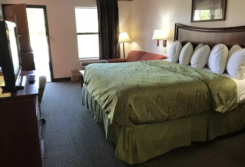 モーテル Clairmont Inn & Suites   Warren