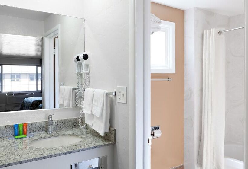 فندق على الطريق Downtown Inn