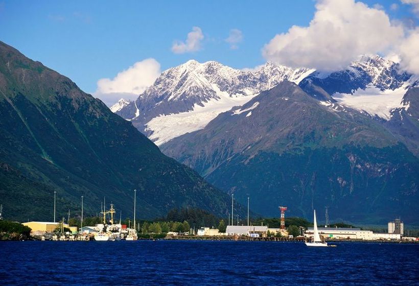 Totem Hotel And Suites