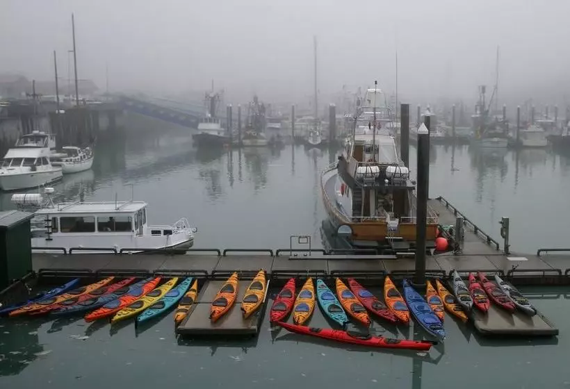 Totem Hotel And Suites