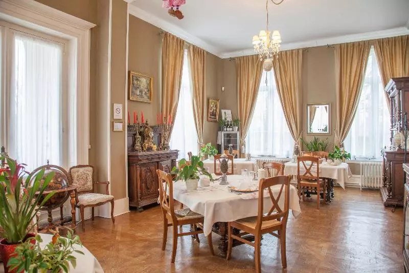 민박 Chateau De Moulin Le Comte