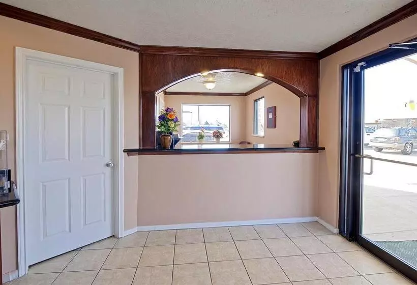 Отель Americas Best Value Inn & Suites Hempstead