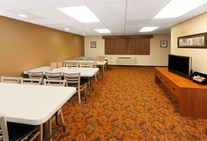 Отель Americinn By Wyndham Greenville