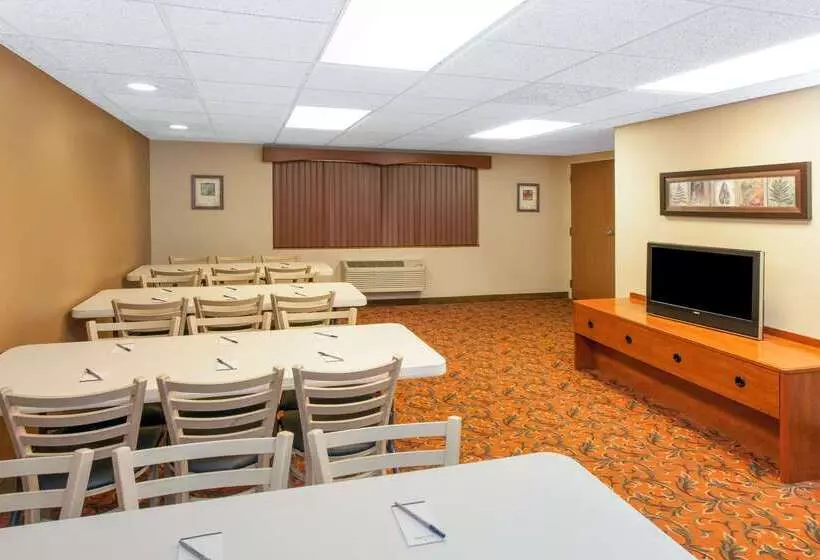 Отель Americinn By Wyndham Greenville