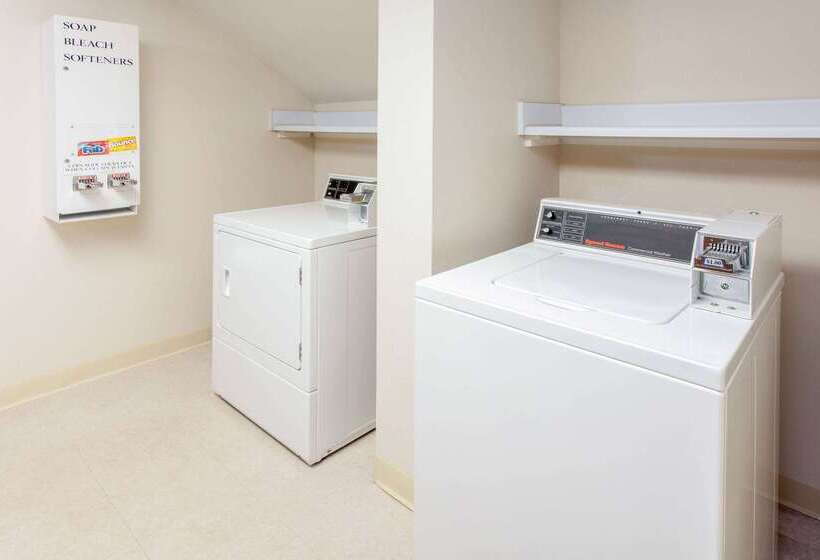 ホテル Americinn By Wyndham Greenville