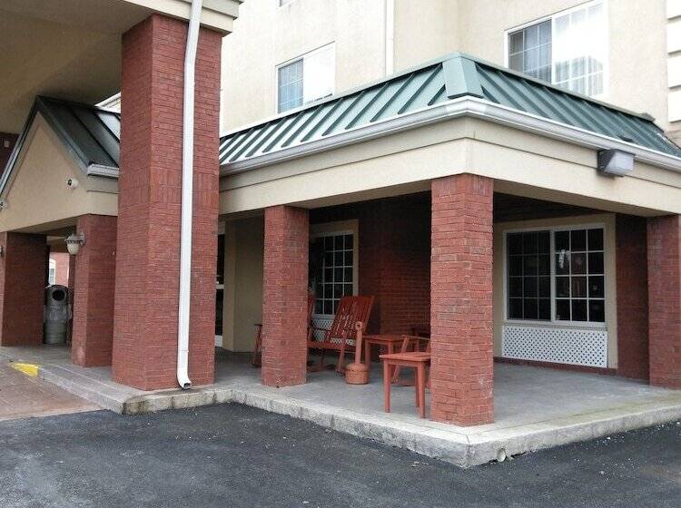 فندق Baymont By Wyndham Clinton