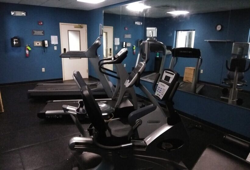 فندق Baymont By Wyndham Clinton