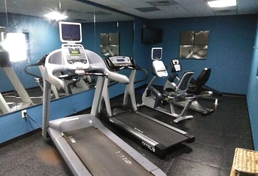 فندق Baymont By Wyndham Clinton