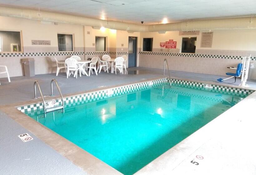 فندق Baymont By Wyndham Clinton