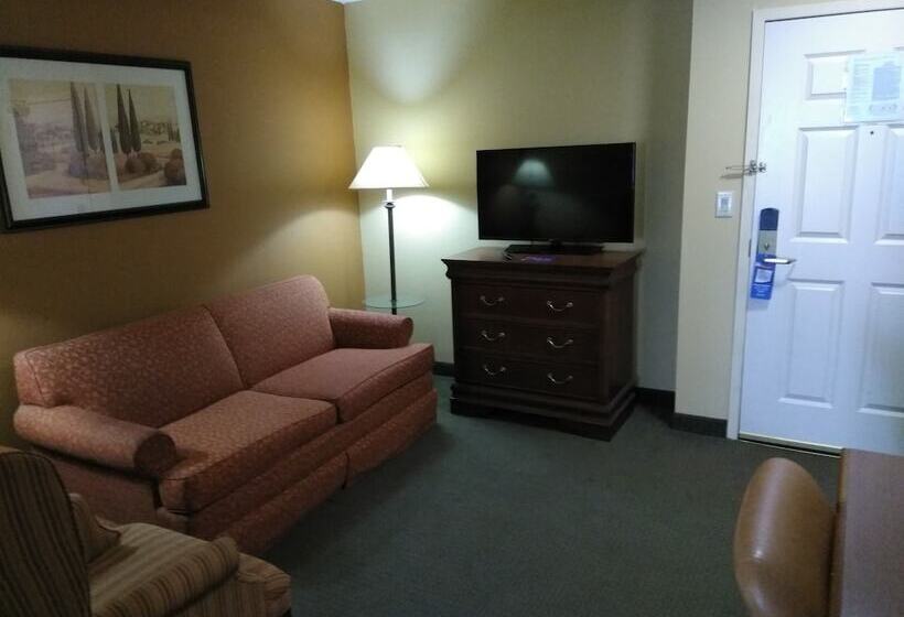 فندق Baymont By Wyndham Clinton