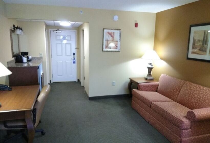 فندق Baymont By Wyndham Clinton