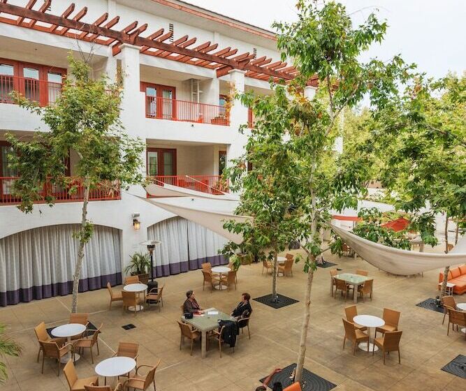 فندق Casa 425 + Lounge, A Four Sisters Inn