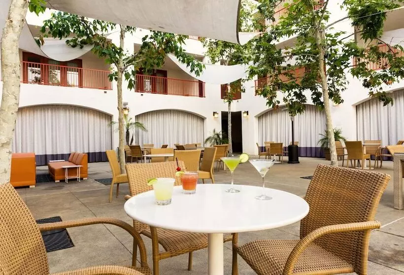 酒店 Casa 425 + Lounge, A Four Sisters Inn