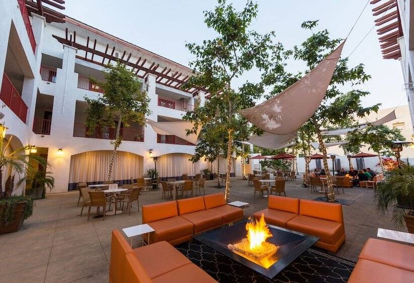 فندق Casa 425 + Lounge, A Four Sisters Inn