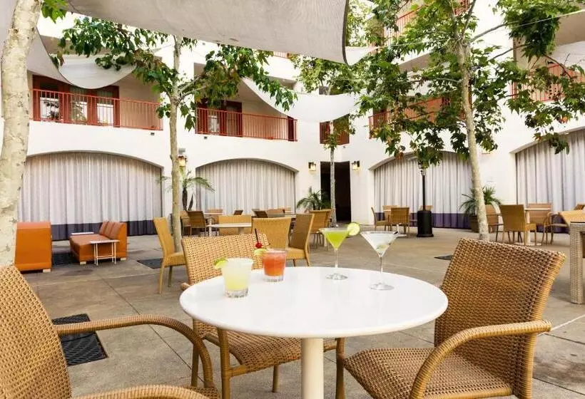 酒店 Casa 425 + Lounge, A Four Sisters Inn